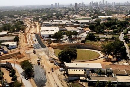 Obras da "trincheirinha" causam novo bloqueio no trnsito, na Perimetral