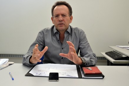 O delegado Roberto Amorim, que comanda a Delegacia de Roubos e Furtos em Cuiab�