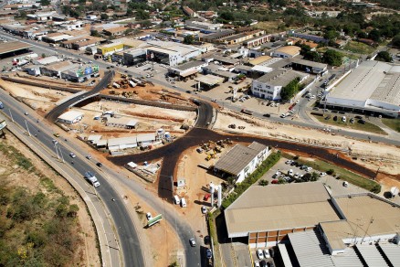 Viadutos sobre a trincheira so liberados para o trfego em Vrzea Grande