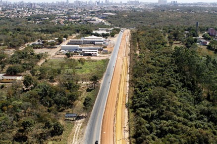 Estrada do Moinho: duplicao de via visa aliviar o trnsito de quem segue pela Avenida Fernando Corra da Costa