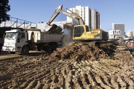 Trabalhos na Avenida do CPA j tiveram incio para implantao de via permanente e obras de engenharia