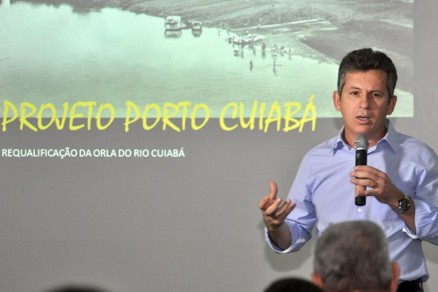 Prefeito Mauro Mendes, durante apresentao do projeto  imprensa