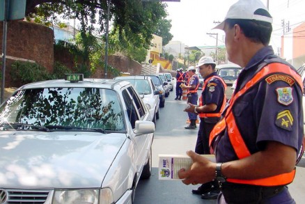 Punies ocorreram durante blitz; quem no entregar CNH pode ter habilitao cassada