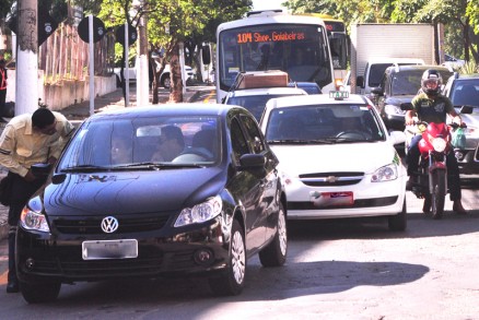 Continua permitida a circulao de carros de outros anos que no possuam os equipamentos