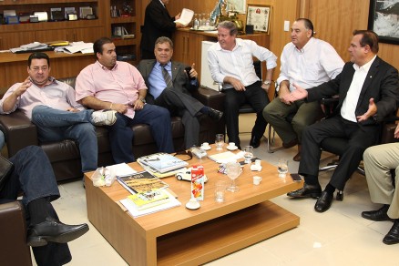 Deputado do PR discutem situao de secretarias, em reunio na Assembleia