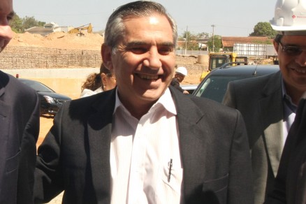 Ministro Gilberto Carvalho, durante visita  obra da Arena Pantanal