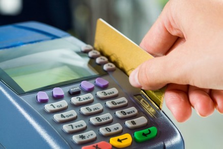Empresa anuncia os cartes com os quais trabalha; venda pode render demisso por justa causa