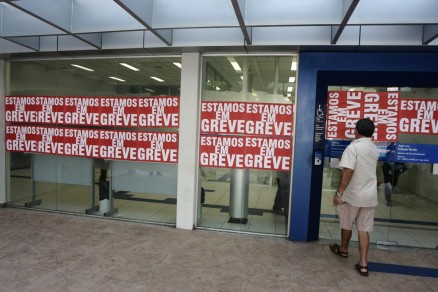 Greve dos bancrios completa uma semana; apenas caixas eletrnicos so usados nas agncias