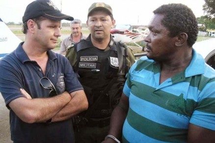 Valdinei Dias encara "Paulo", que participou do assalto  mineradora no Par