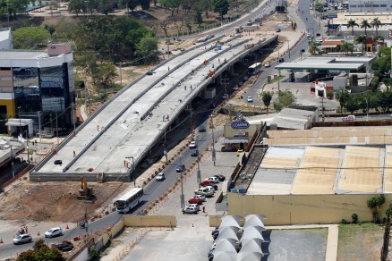 Viaduto da UFMT: trnsito  alterado na regio para avano da obra