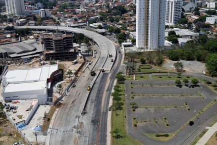 Pavimentao das vias marginais integra pacote de construo do Viaduto do Despraiado