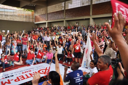 Trabalhadores da Educao esto em greve h dois meses