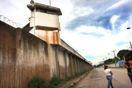 Na semana passada, agentes prisionais apreenderam mais de 100 celulares, na PCE