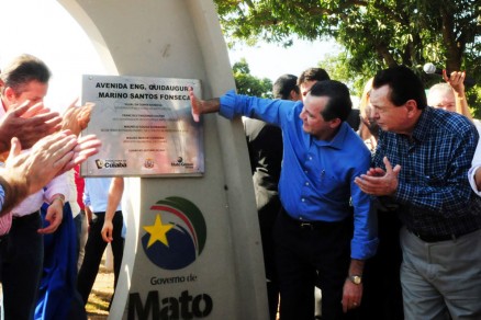 Governador Silval Barbosa, durante inaugurao de rua e ponte sobre o Rio Coxip, na tera-feira (29)