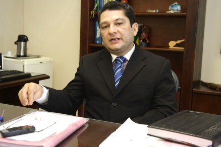 O juiz Julier Sebasti�o vai se filiar ao PMDB no dia 2 de abril