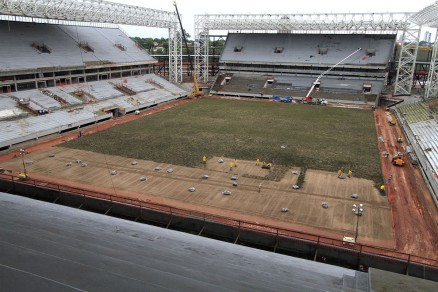 Cadeiras da Arena Pantanal: atraso no cumprimento do cronograma