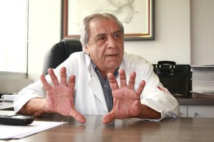 Cirurgio plstico, Joacir Carvalho: "a cirurgia plstica  como um artesanato"
