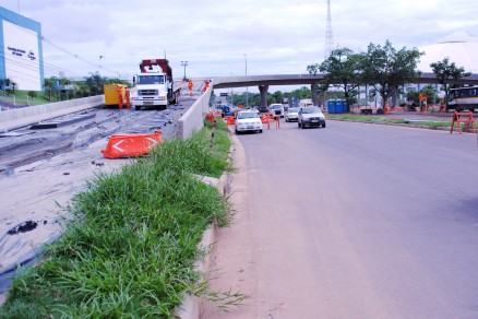 Trnsito sob o Viaduto da Sefaz foi parcialmente liberado no incio da semana