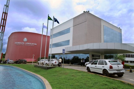 Duzentos funcionrios comissionados sero demitidos da Assembleia 
