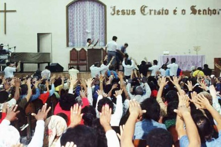 Caso necessrio, Igreja Universal dever promover isolamento acstico do prdio