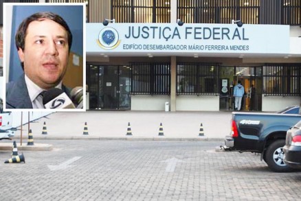 No detalhe, o juiz federal C�sar Augusto Bearsi, autor da decis�o liminar