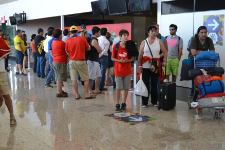Torcedores chilenos desembarcam no Marechal Rondon: sem caos, mesmo com obras inacabadas