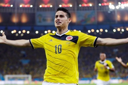 Colombiano James Rodriguez comemora gola�o sobre o Uruguai no Maracan�