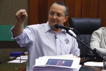 O senador Pedro Taques, que aguarda a definio do candidato a senador