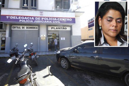 A delegada Anade Barros (detalhe), da DHPP, est investigando o duplo homicdo