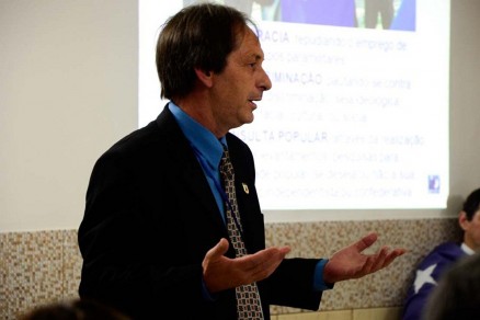 Celso Deucher, presidente do movimento O Sul � o Meu Pa�s, em palestra no encontro realizado em Passo Fundo