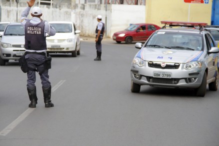 Graas ao rastreador, policiais militares localizaram o carro, cerca de meia hora depois