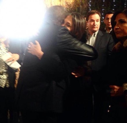 O abra�o dos dois no vel�rio marca uma reaproxima��o ap�s 35 anos