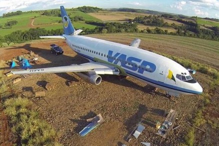 Boeing-737/200 prefixo PP SMH ir virar diverso de crianas em Itapejara D'Oeste