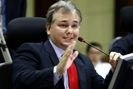 O conselheiro interino Luiz Carlos Pereira: TCE mantm suspenso contrato de R$ 712 milhes