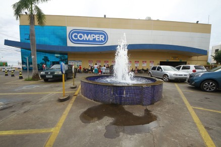 Loja do Comper da Avenida do CPA, em Cuiab: despejo