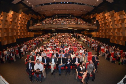 Teatro Zulmira Canavarros: inaugurao contou com a presena de 1,5 mil pessoas