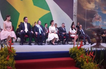 De vestido de festa ao bsico de um terninho, evento reuniu o estilo gracioso, srio e sensual das mulheres que faro parte da equipe de Taques