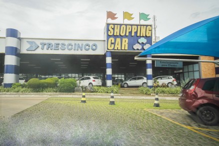 Concessionria Trescinco, localizada na Avenida Fernando Corra: dvida de R$ 58 milhes