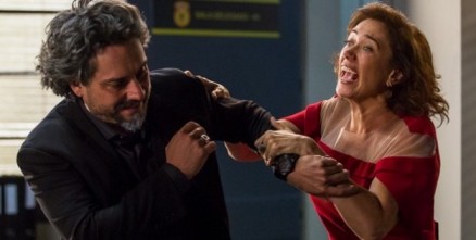 Alexandre Nero (Jos Alfredo) apanha de Lilia Cabral (Maria Marta) em Imprio; cena vai se repetir