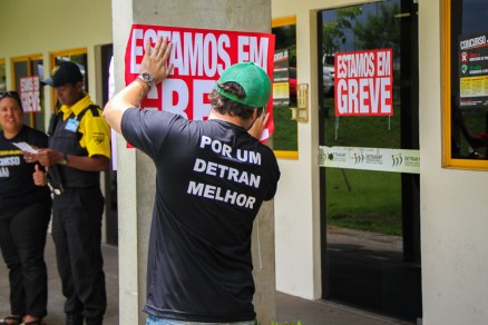 Servidores do Detran retomaram a greve geral; Taques diz que no chamar concursados
