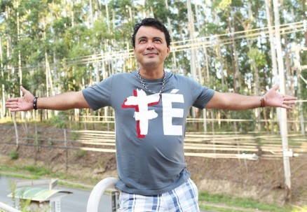 Renner posa em nova fase