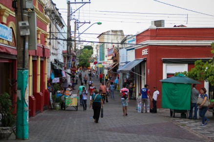 Comrcio poder funcionar normalmente nesta sexta-feira (21)