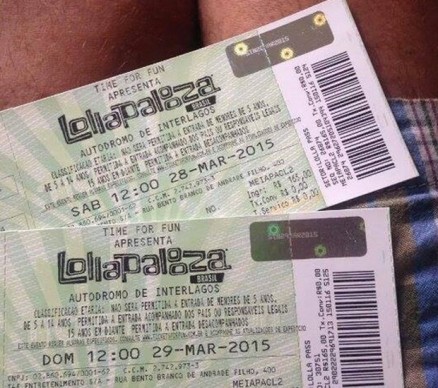 Homem que oferecia ingressos 'de graa' para o Lolla mandou as mesmas fotos de ingressos para internautas. Ele pedia o dinheiro do Sedex e no enviava aps o depsito, eles dizem