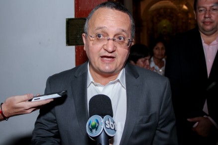 O governador Pedro Taques, que busca apoio do PR