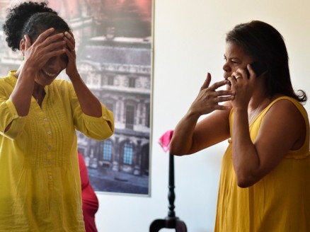 Emoo no reencontro de Regina ( esquerda) e Mrcia