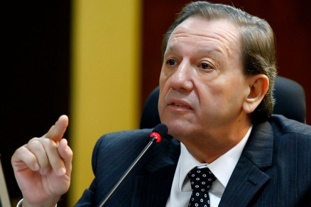 O conselheiro do TCE, Jos Carlos Novelli, autor da deciso