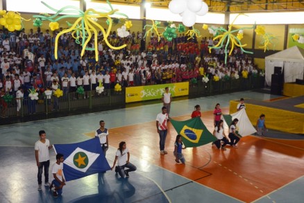 A solenidade de abertura foi prestigiada por centenas de pessoas