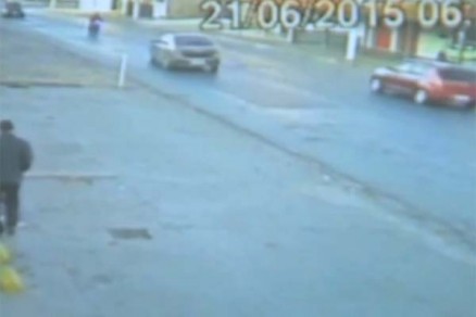 Acidente foi registrado pelas c�meras de seguran�a de uma empresa na Avenida General Mello, em Cuiab�