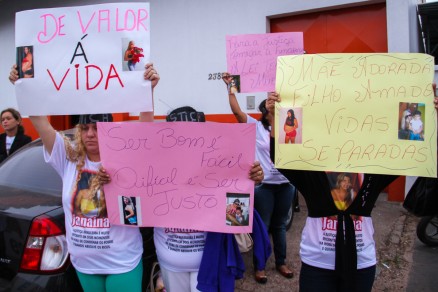 O protesto da famlia  contra a violncia no trnsito e contra a impunidade e pede que a lei seja mais rigorosa