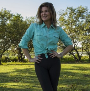 Cristiana Oliveira posa nos bastidores do Estrelas e esbanja boa forma 